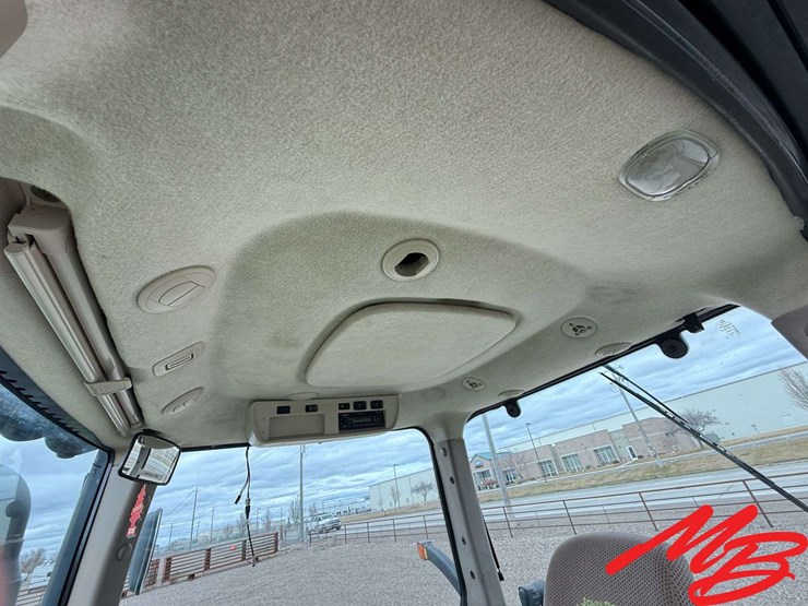 2013-john-deere-8285r-image-30