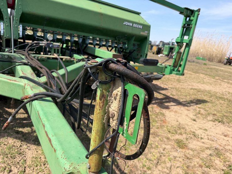 john-deere-1560-image-30