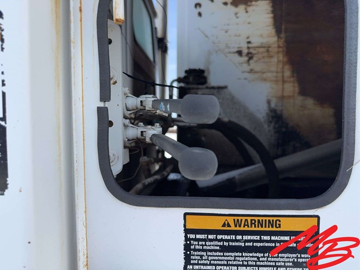 2002-sterling-m8500-image-18