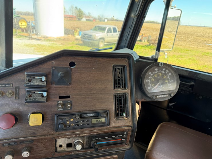 #42453-•-1996-freightliner-daycab-truck-tractor-vin:-1fupdcxb8th744360-image-63