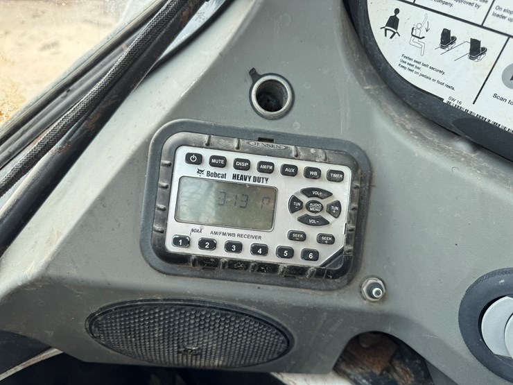 2019-bobcat-s650-image-16