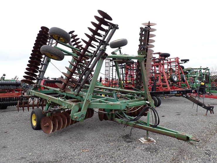 john-deere-235-image-1