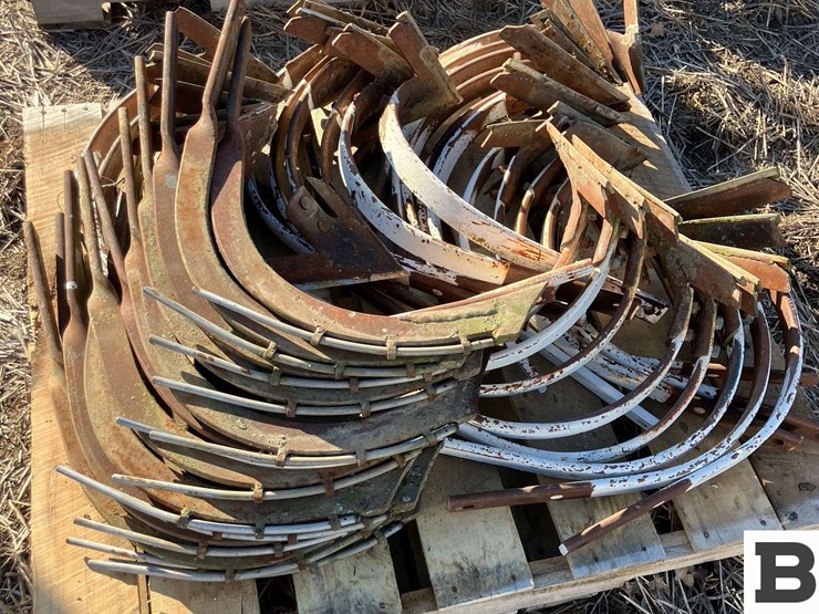 calkins-cultiweeder-fertilizer-shanks-&-10”-sweeps-on-shanks---reardan,-wa-image-2