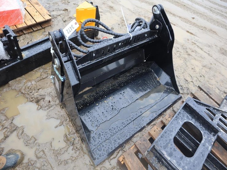 future-mini-skid-steer-4-in-1-bucket-image-2