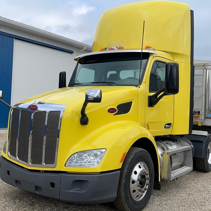 2017 PETERBILT 579