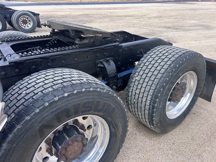 1999-peterbilt-379-image-16