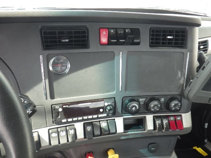 2024-kenworth-t680-image-19