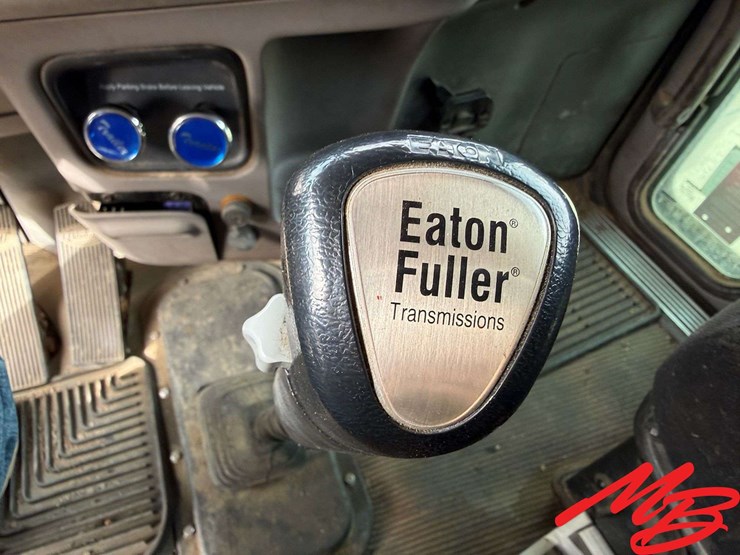 2013-peterbilt-388-image-48