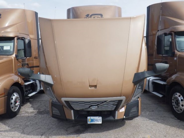 2022-volvo-vnl300-image-24