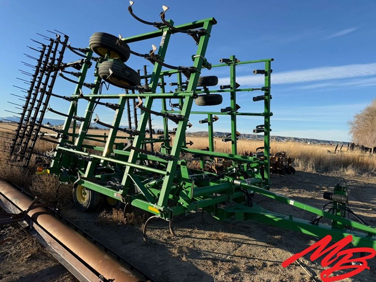 john-deere-32-image-1