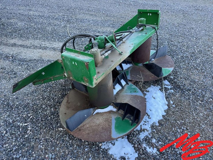 straw-spreader-off-john-deere-9670-combine-image-3