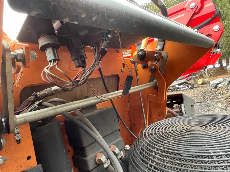 #1015-•-scag-v-ride-lawn-mower-(fall-creek,-wi)-image-19