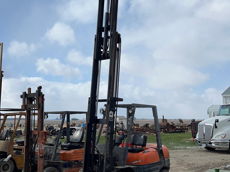 toyota-6000lb-forklift-image-17