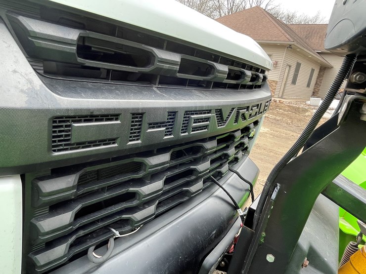 2020-chevrolet-2500hd-image-9