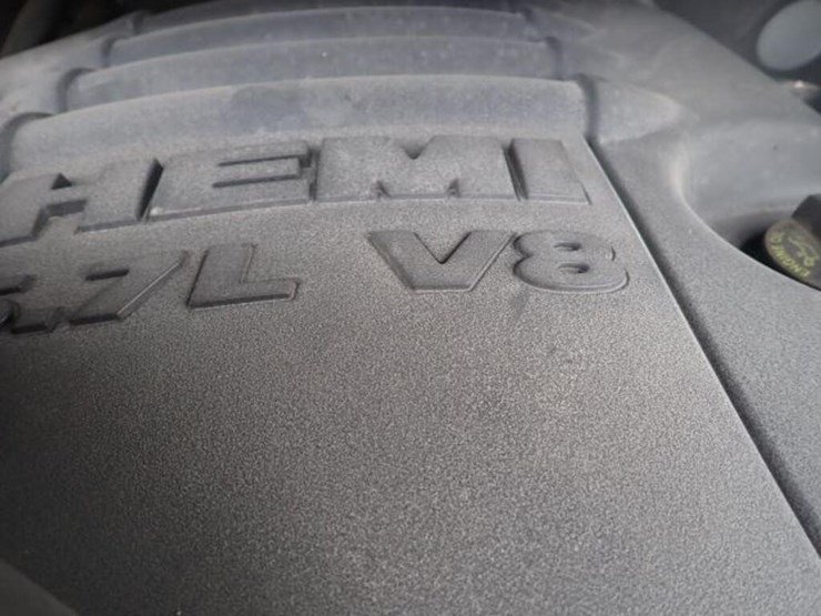 2015-dodge-1500-image-43