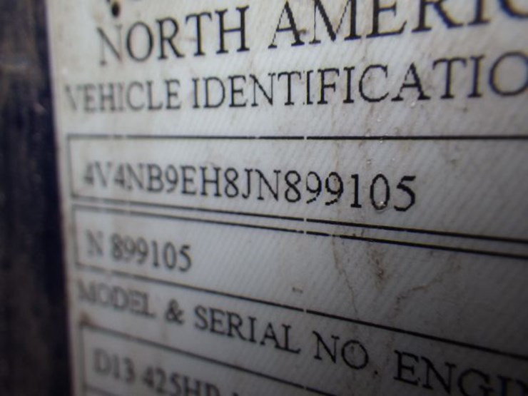 2018-volvo-vnl300-image-19