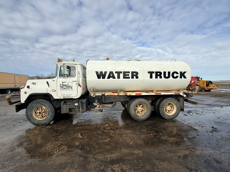1988-mack-dm690s-image-2
