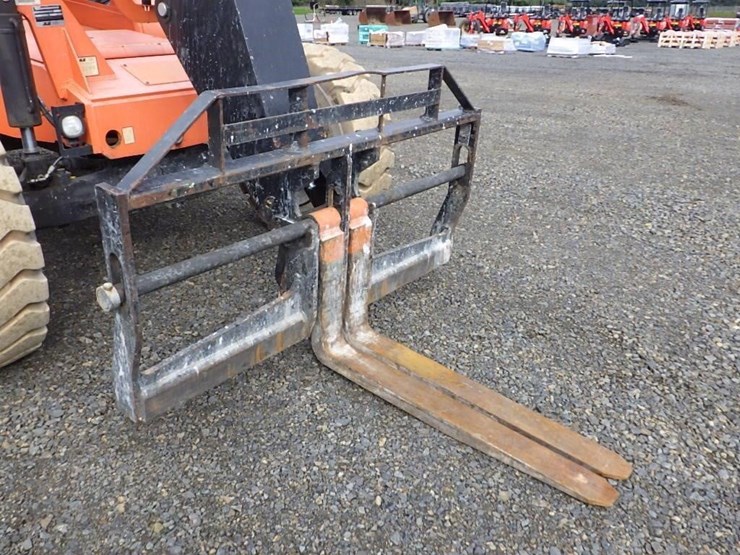 2015-jlg-8042-image-10