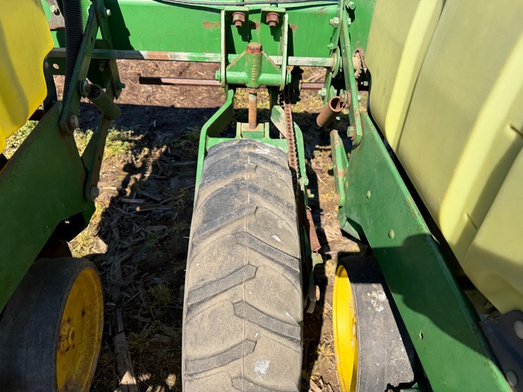 john-deere-7300-image-8
