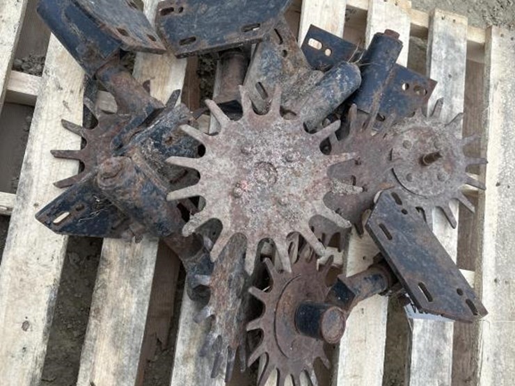 #74-•-(6)-row-cleaners-for-john-deere-planter-image-1