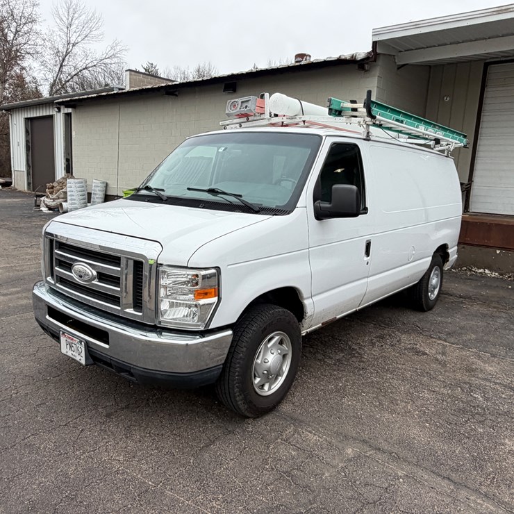 #1020 • 2014 Ford Econoline Service Van (Eau Claire, WI) (Has WI Title)