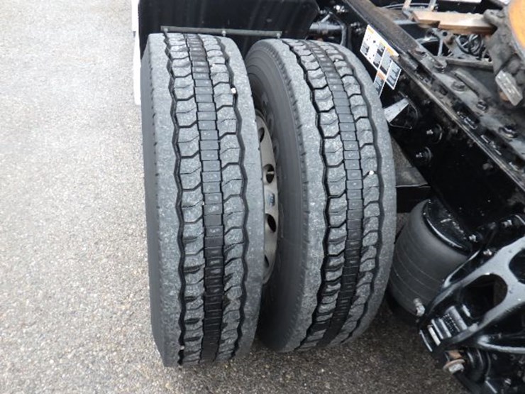 2022-kenworth-t680-image-16