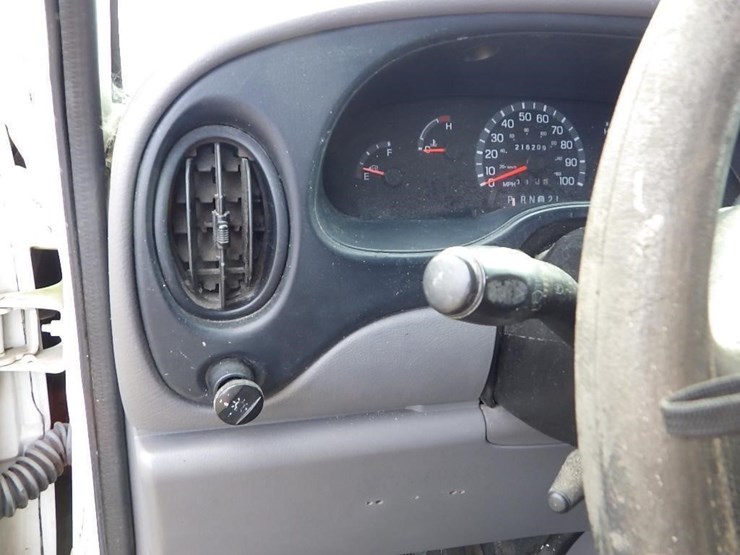 2002-ford-cargo-image-30