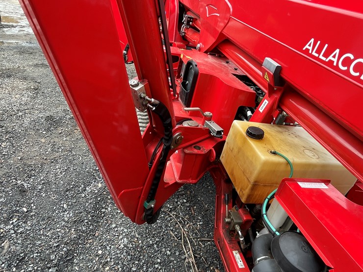 #1000-•-2024-cmc-90hd+-lift-(fall-creek,-wi)-image-40