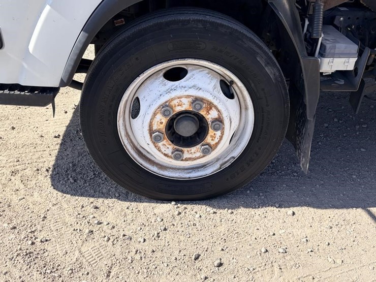 2017-isuzu-nrr-image-11