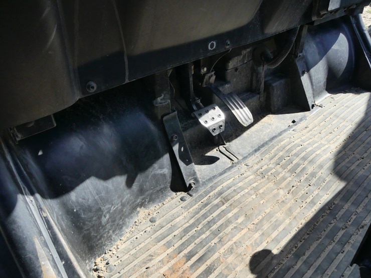 2021-kubota-rtv-x1120-image-12