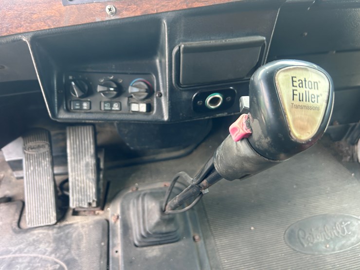 1998-peterbilt-379-image-55