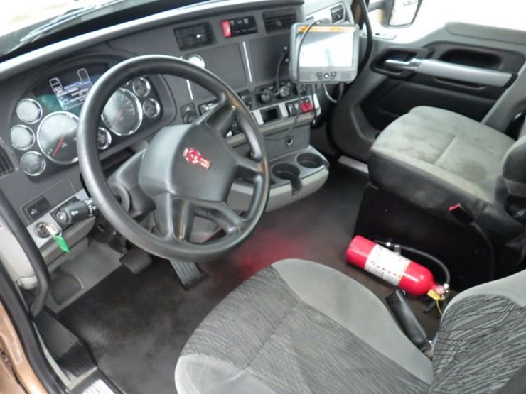 2022-kenworth-t680-image-18