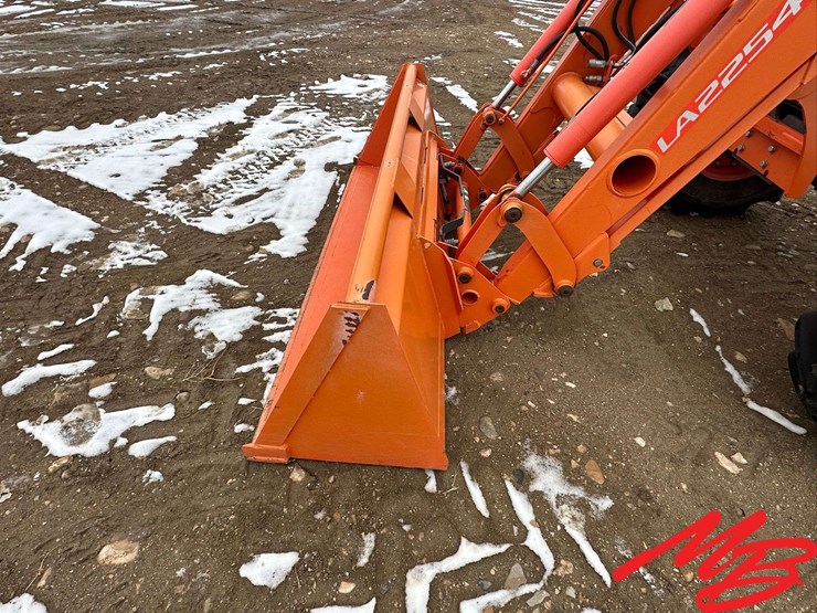 2015-kubota-m135gx-image-14