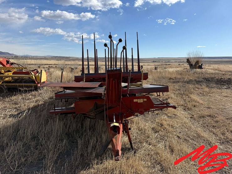 new-holland-1033-image-2