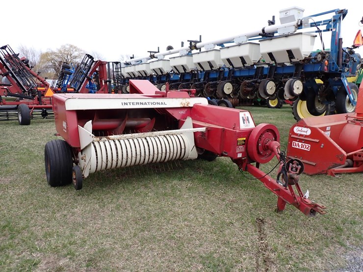 case-ih-4390-image-1