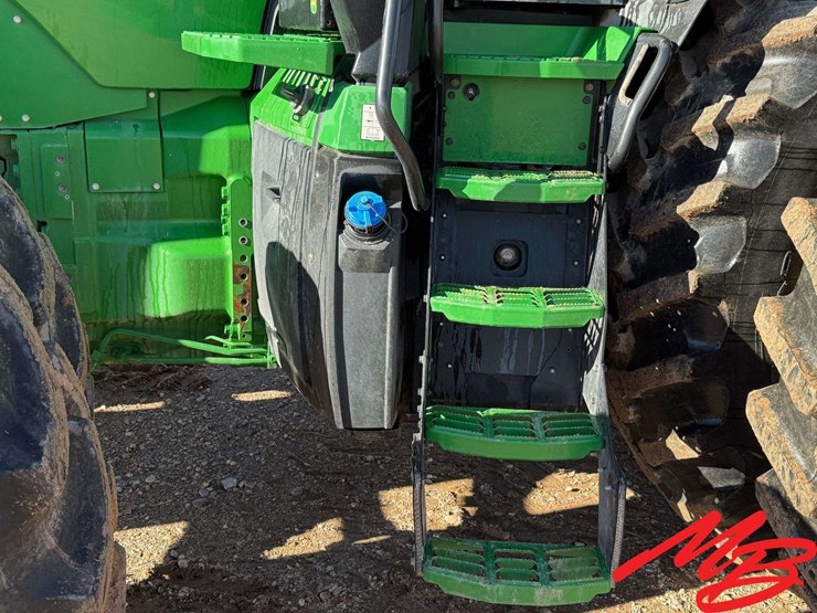 2021-john-deere-8r-370-image-12