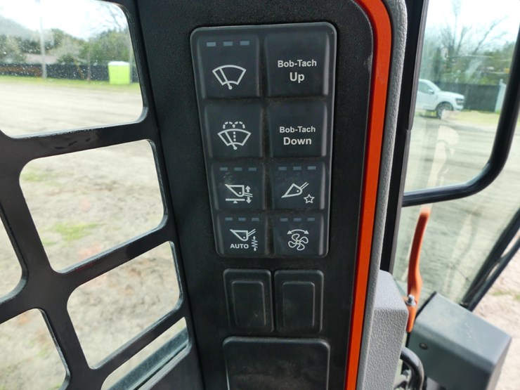 2023-bobcat-t64-image-17