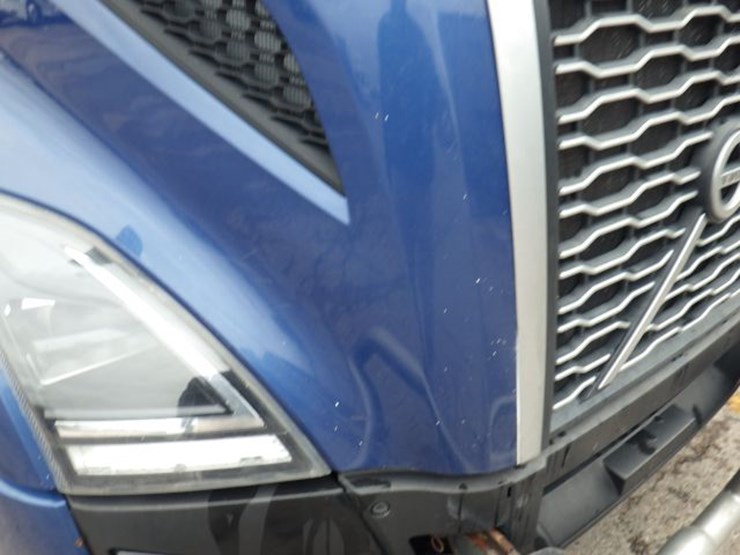 2018-volvo-vnl300-image-6