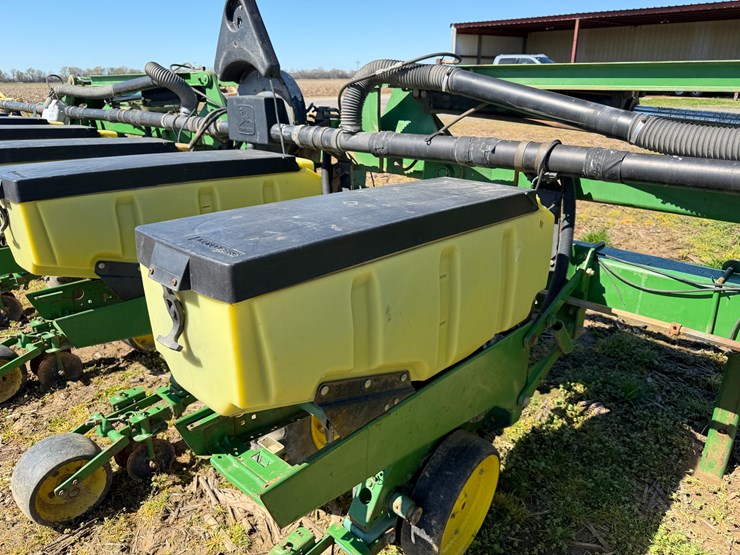 john-deere-7300-image-38