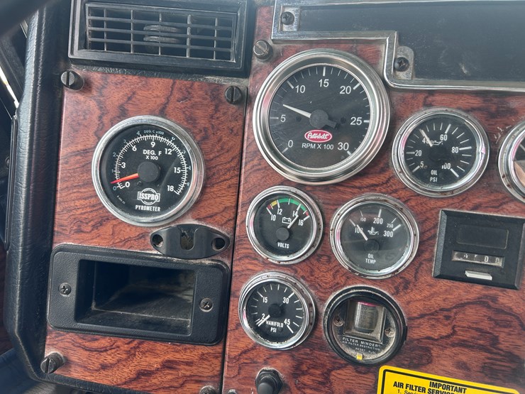 1999-peterbilt-379-image-51