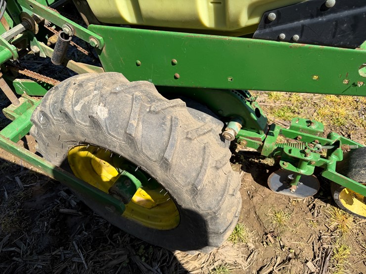 john-deere-7300-image-10