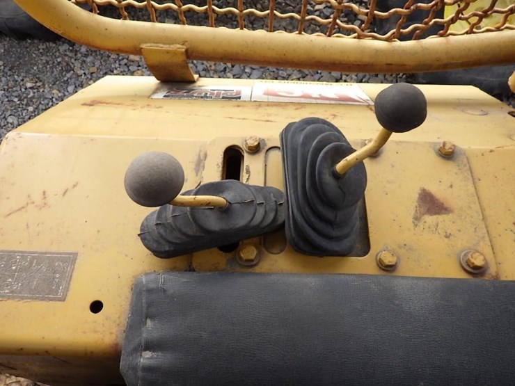 1984-caterpillar-d4e-image-27