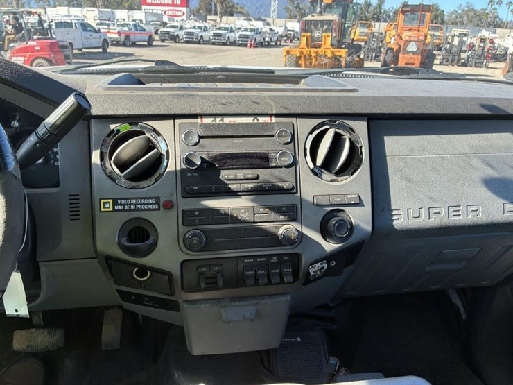 2012-ford-f550-xlt-image-13