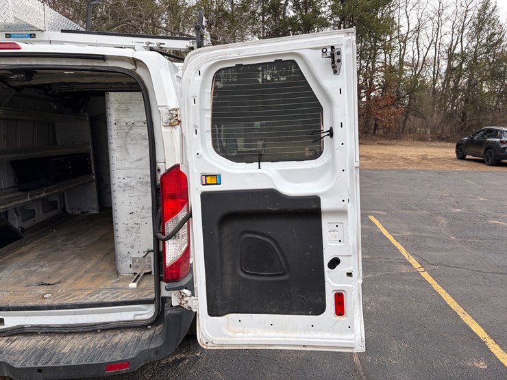 2015-ford-transit-image-34