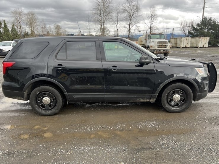 2016-ford-explorer-image-3