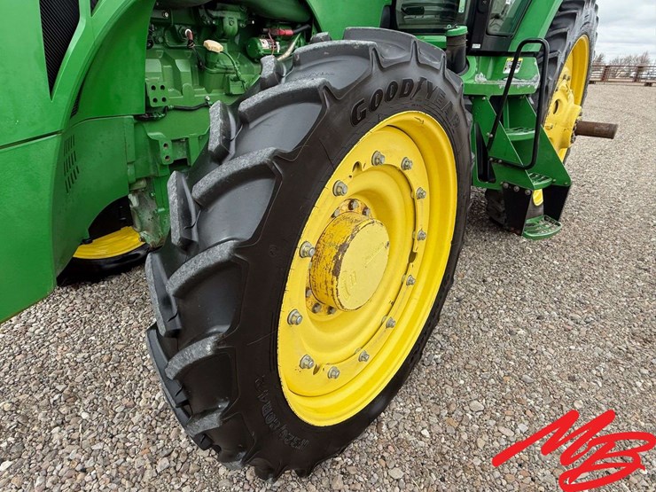 2013-john-deere-8285r-image-19