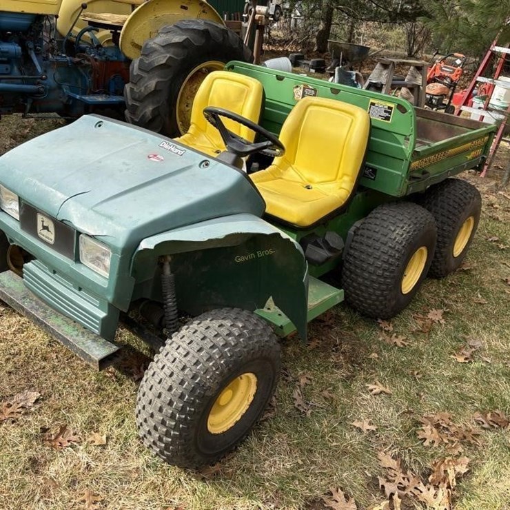 JOHN DEERE GATOR