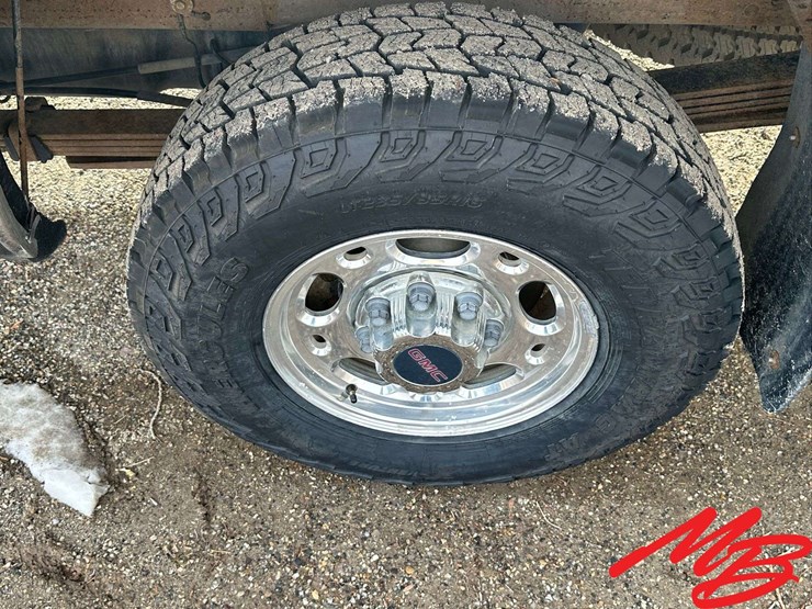 2002-gmc-2500-image-12