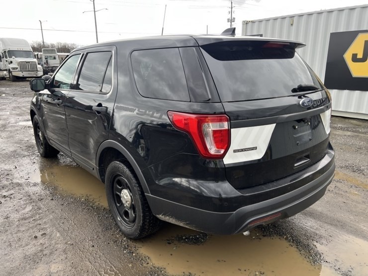 2016-ford-explorer-image-6