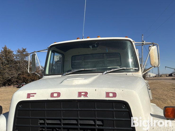 1979-ford-700-image-14